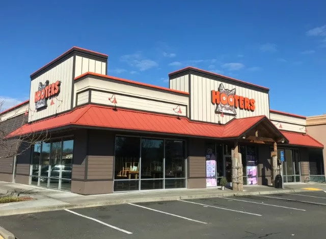 exterior paint job of hooters restaurant after